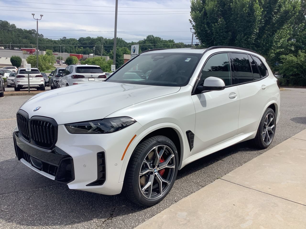 New 2026 Mineral White Metallic BMW sDrive40i image 4