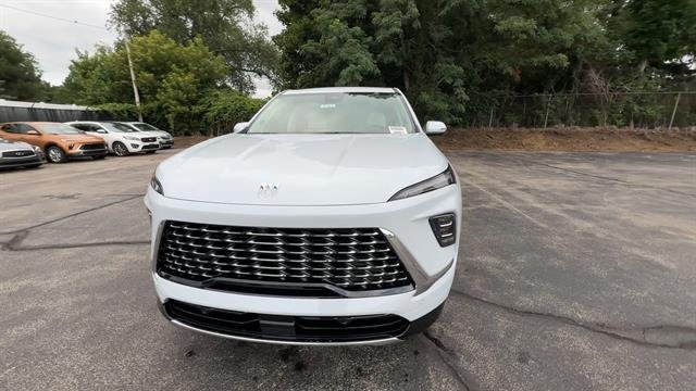 New 2026 Iridescent White Tricoat Buick Avenir image 3