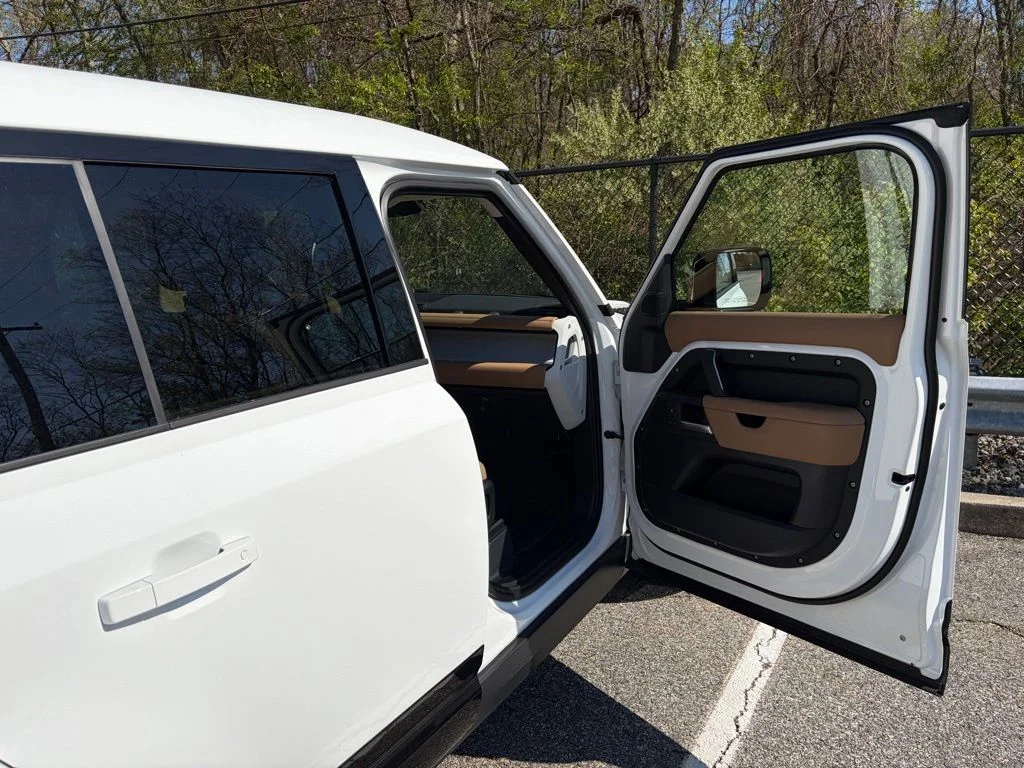 New 2025 Fuji White Land Rover X-Dynamic SE image 14