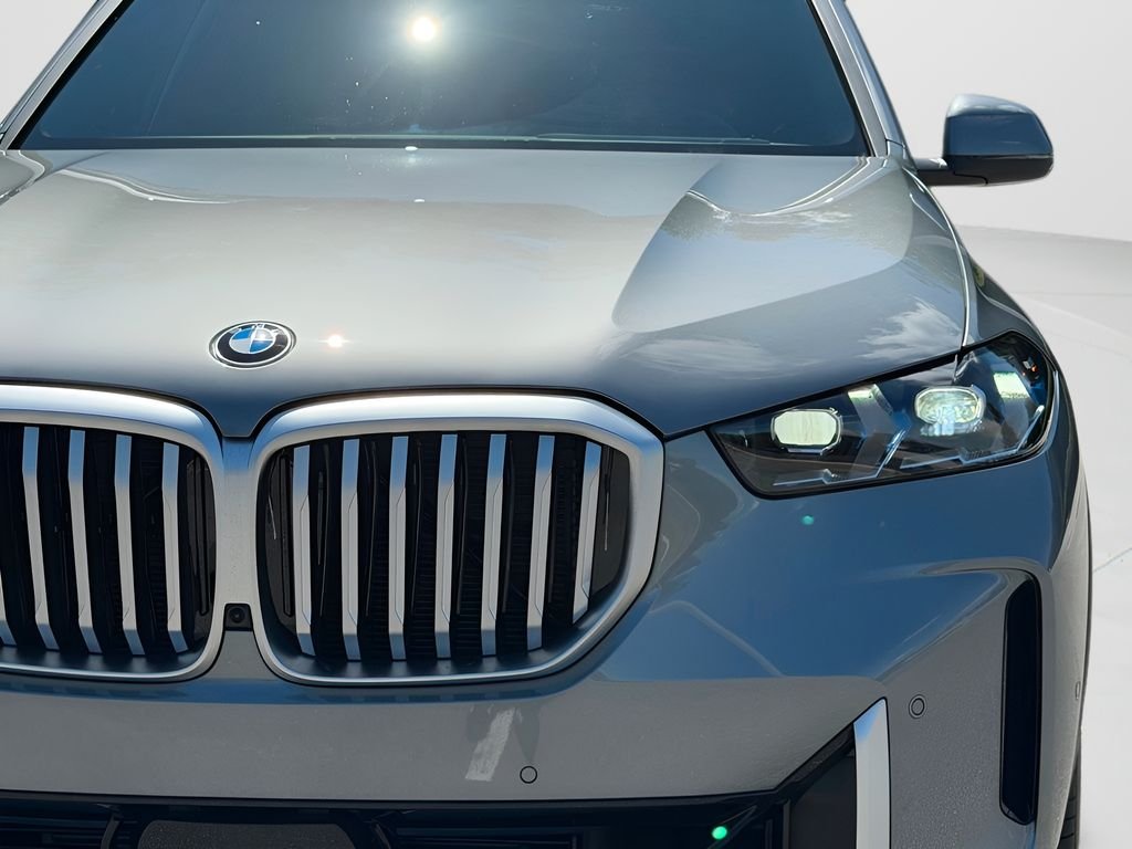 New 2026 Skyscraper Grey Metallic BMW xDrive40i image 9