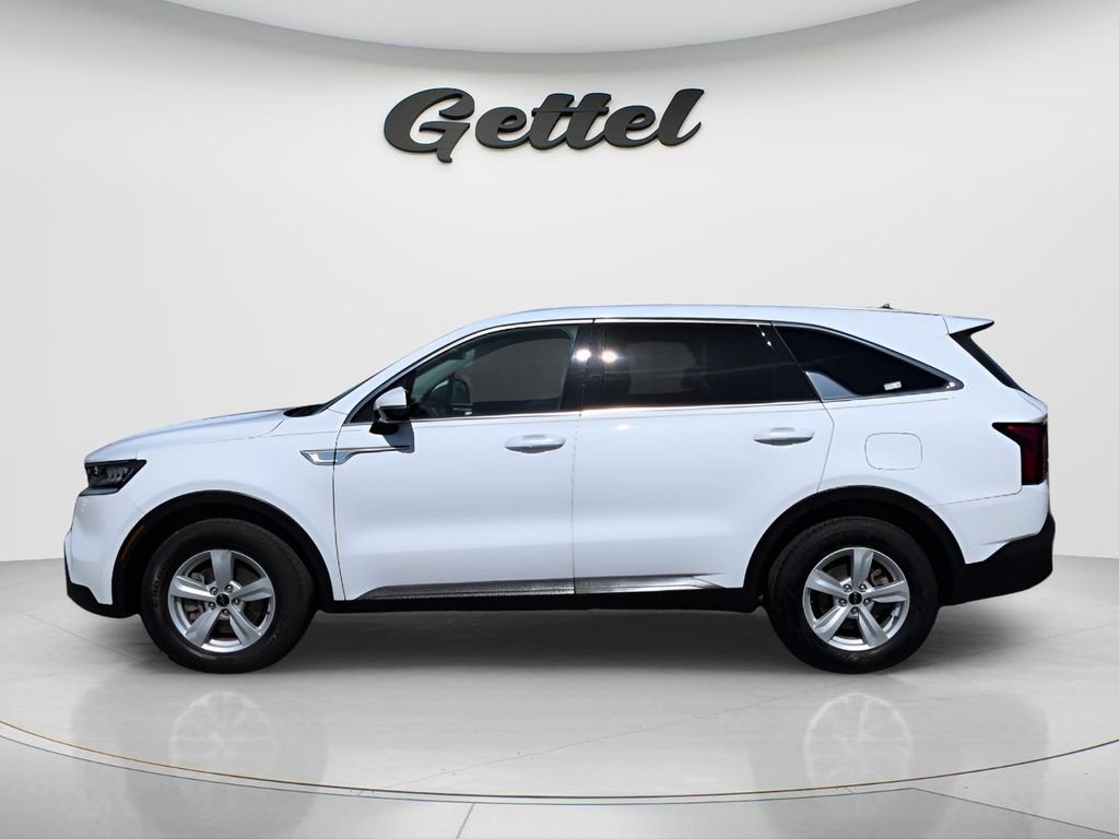 Used 2022 White Kia LX image 8
