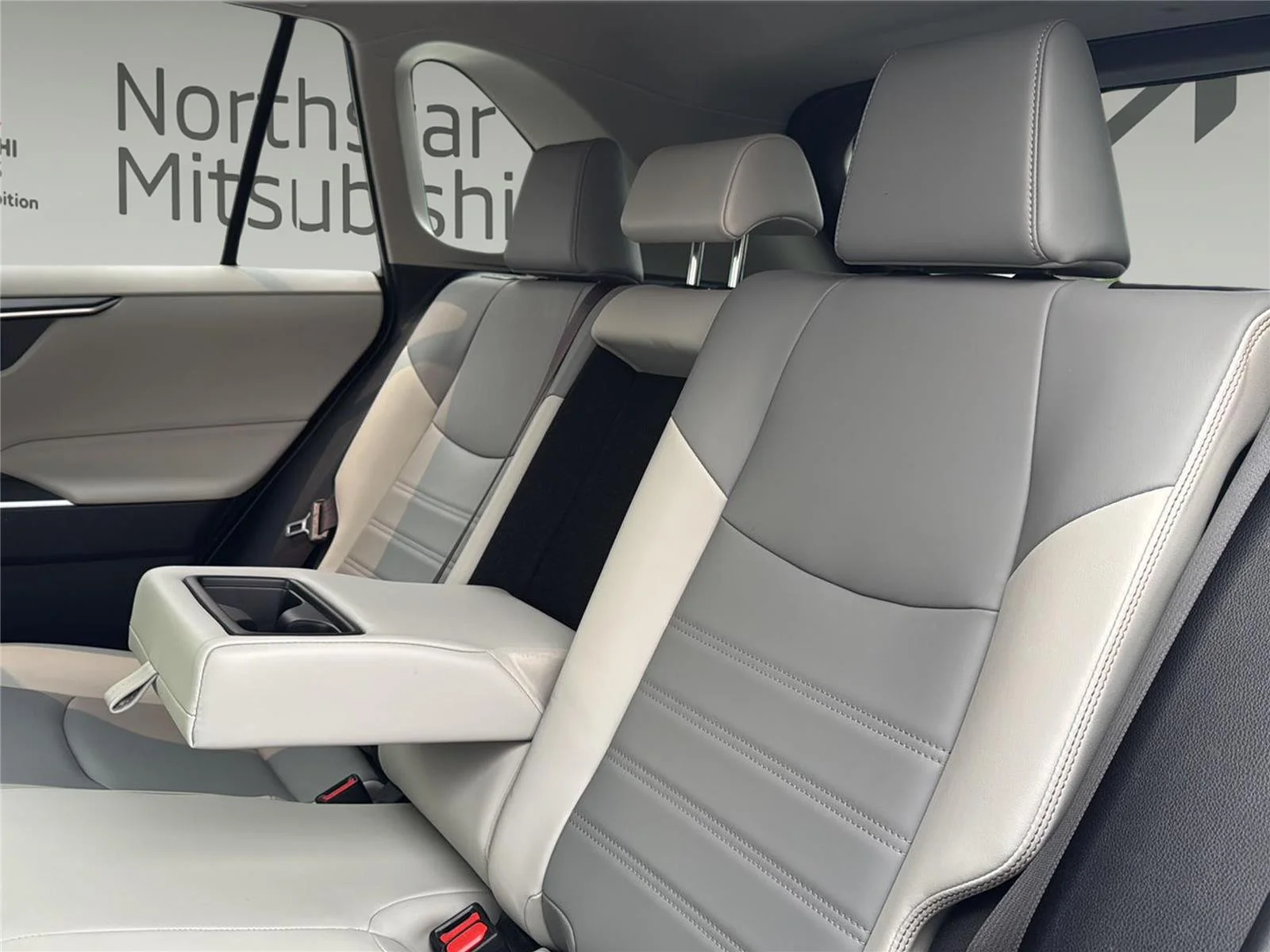 Used 2019 Silver Sky Metallic Toyota XLE Premium image 21