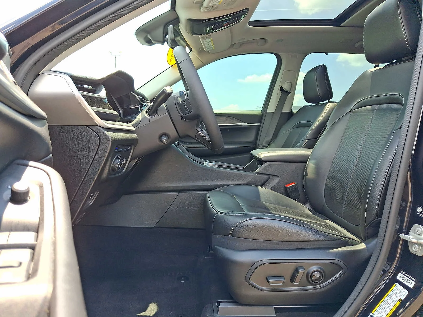 Used 2023 Midnight Sky Jeep  image 13