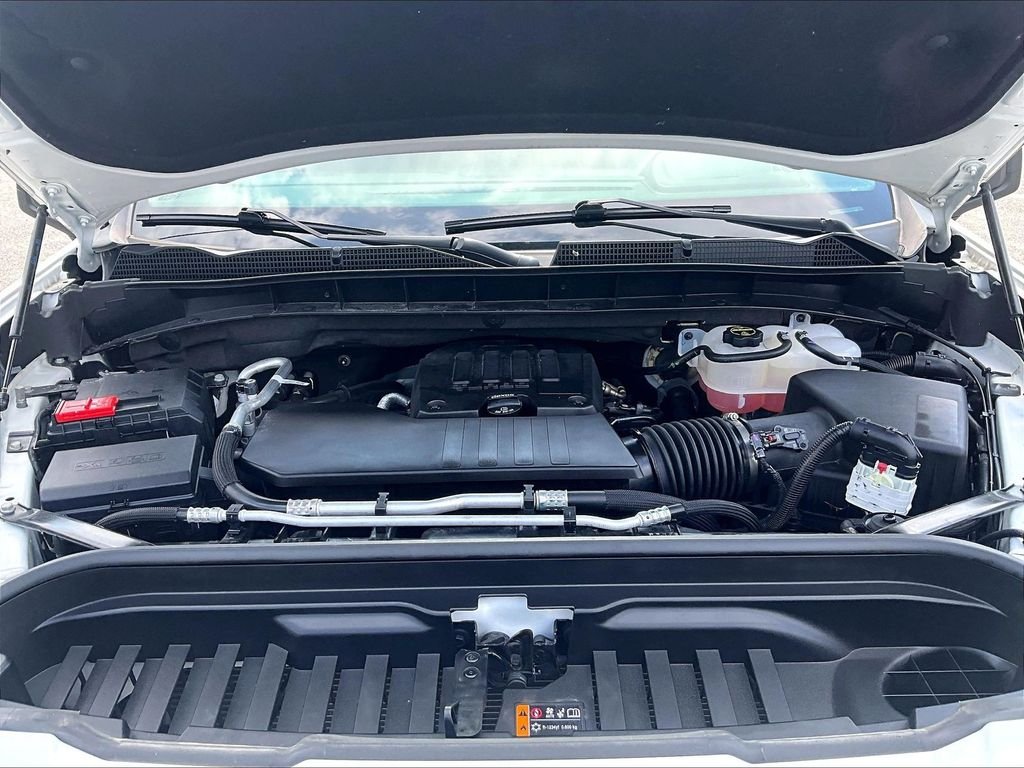 Used 2024 White GMC Elevation image 30
