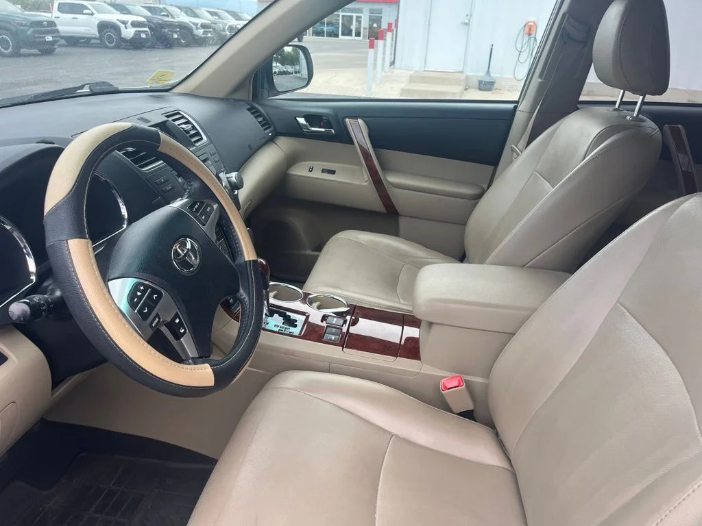 Used 2012 Blizzard Pearl Toyota Limited image 13