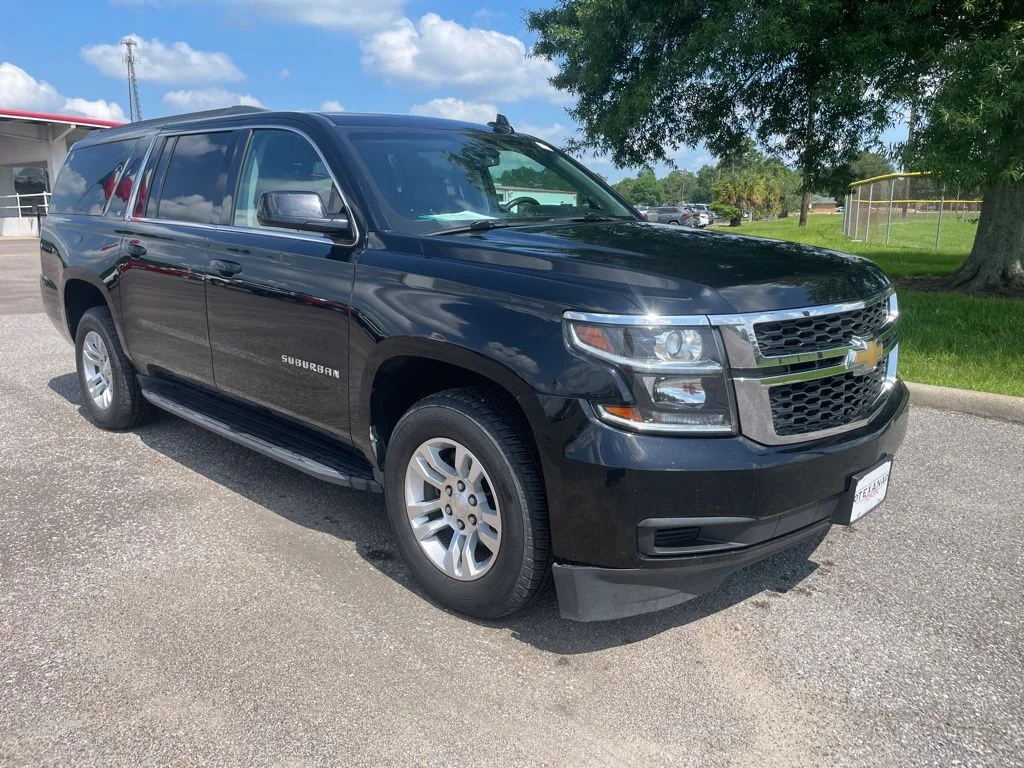 2019 Chevrolet Suburban 4WD 1500 LT's photo