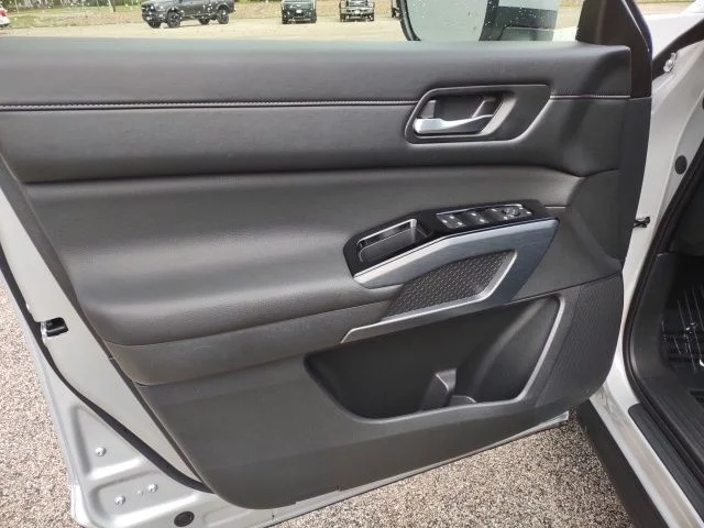 2025 Nissan Pathfinder SL - Photo 10