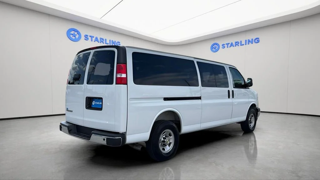 Used 2025 Summit White Chevrolet 1LT image 9