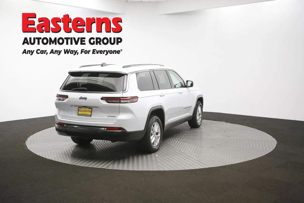 Used 2023 White Jeep Laredo image 43