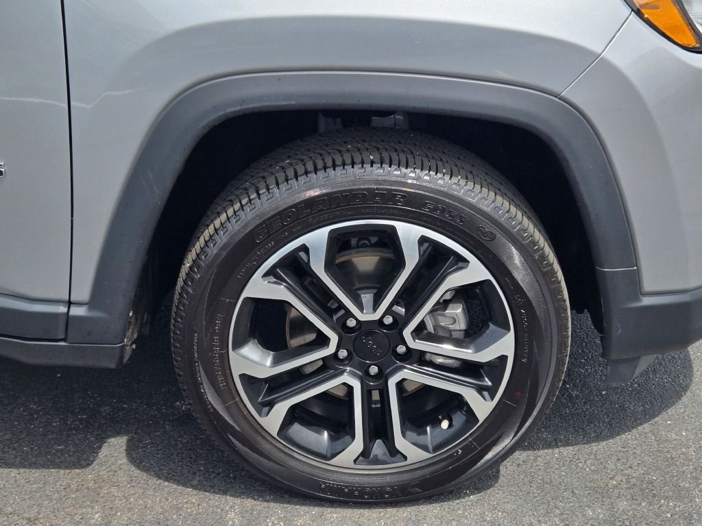Used 2022 Billet Silver Metallic Jeep Limited image 4