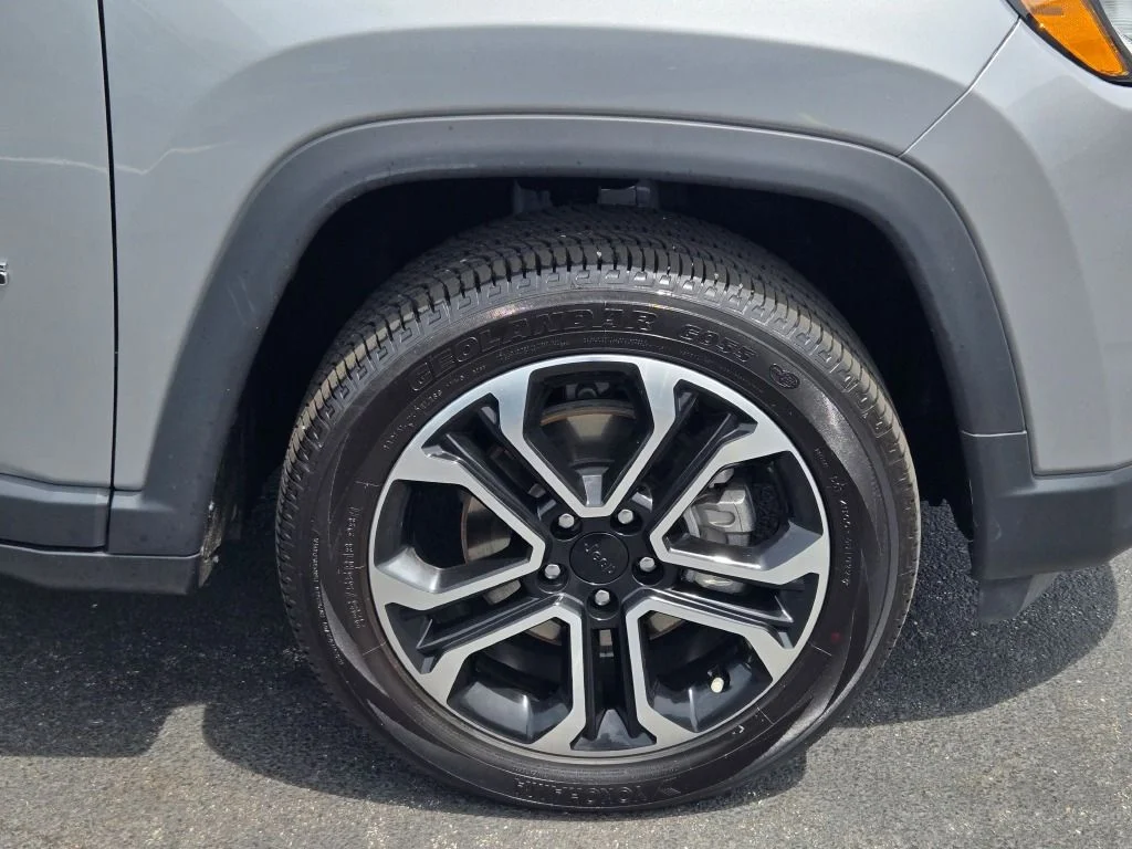 Used 2022 Silver Jeep Limited image 4