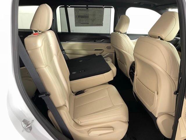 New 2025 Bright White Clear-Coat Exterior Paint Jeep Limited image 39