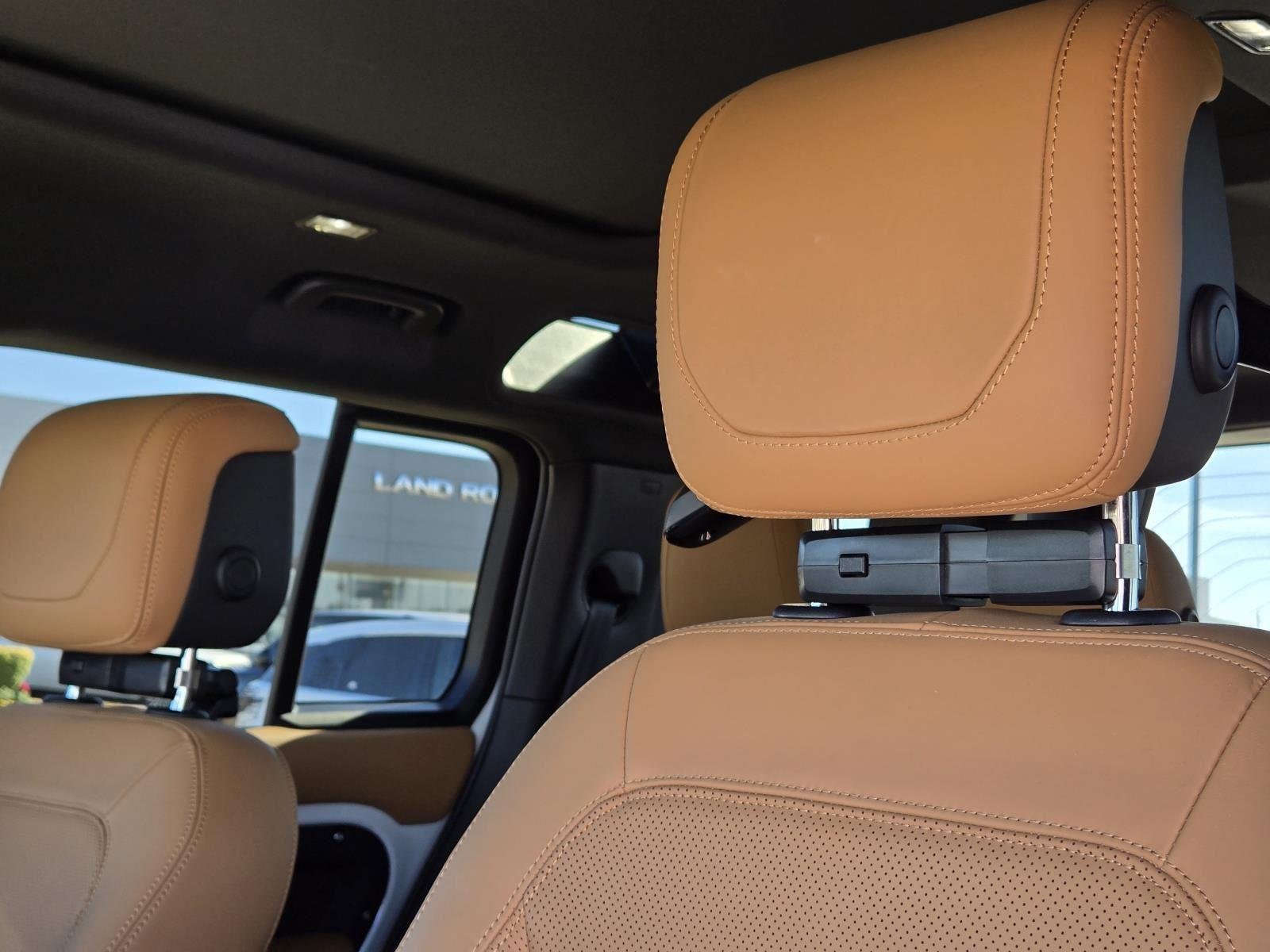 Used 2024 Fuji White Land Rover SE image 18