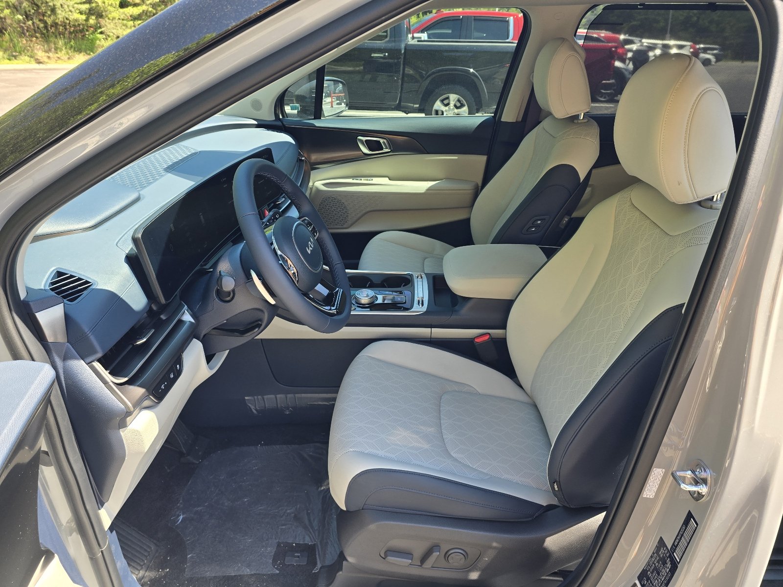 New 2026 Ceramic Silver Kia SX image 5