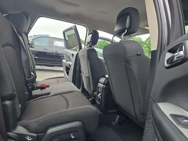 Used 2018 Gray Dodge SE image 12