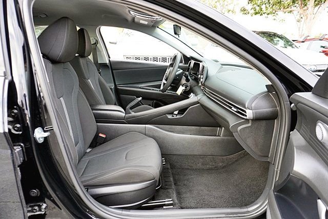 Used 2024 Black Hyundai SE image 9