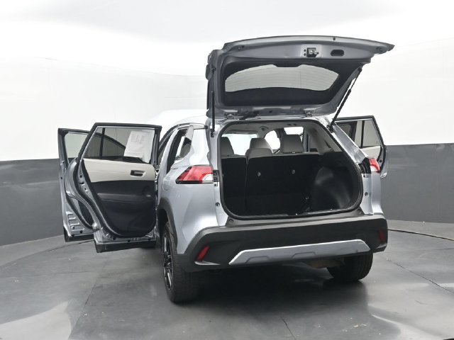 Used 2023 Sonic Silver Toyota L image 35