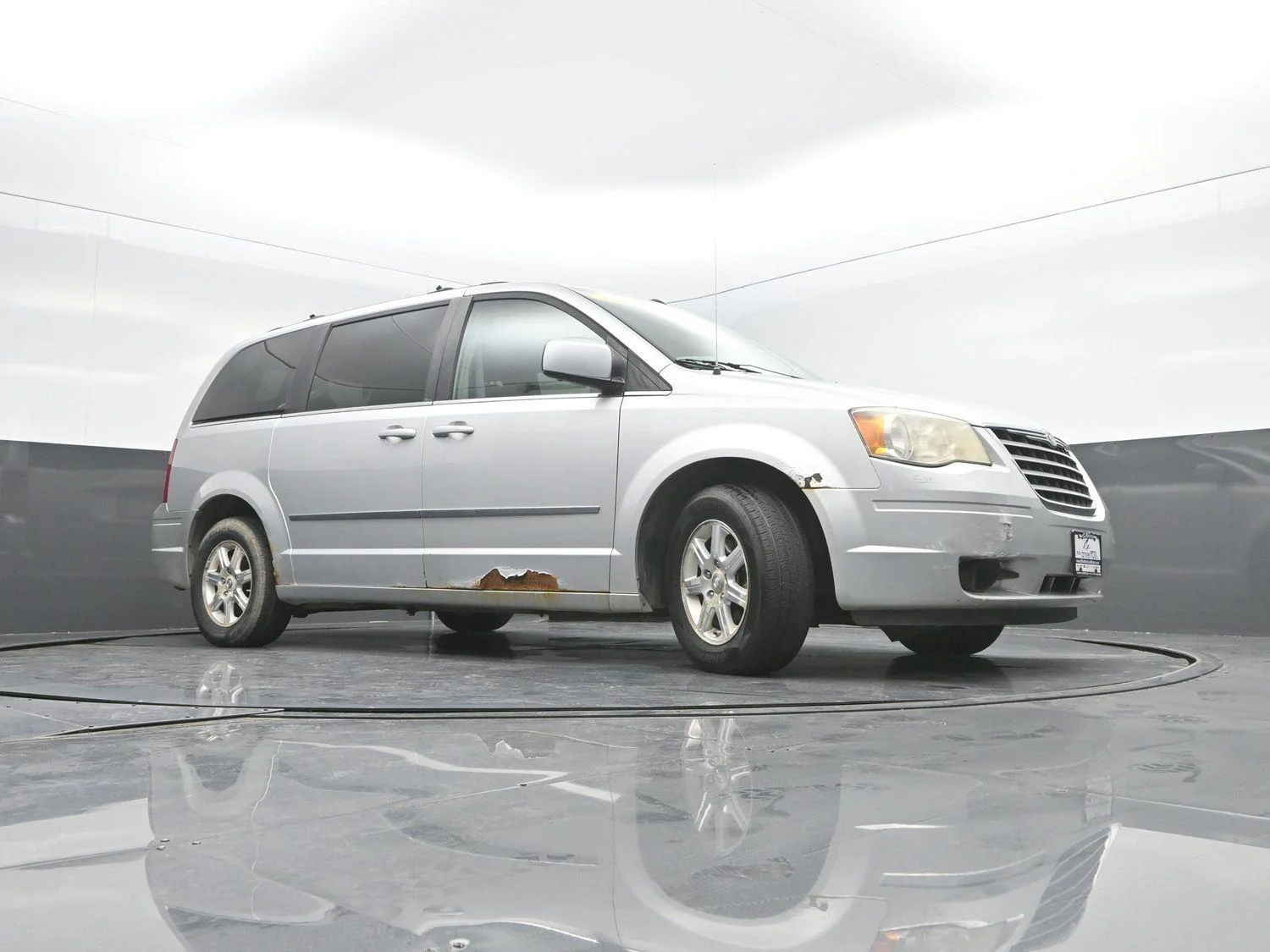 Used 2009 Bright Silver Metallic Chrysler Touring image 33