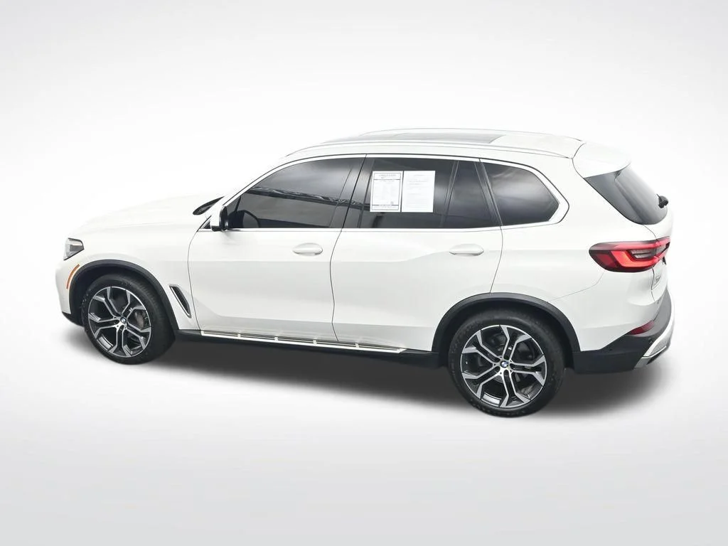 Used 2022 White BMW sDrive40i image 31