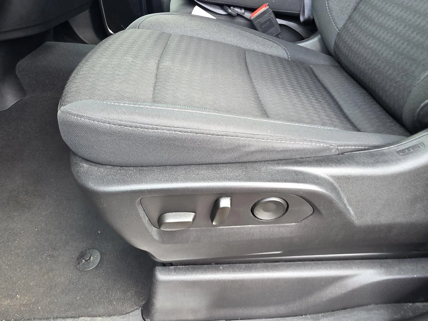Used 2025 Sterling Gray Metallic Chevrolet LT image 22