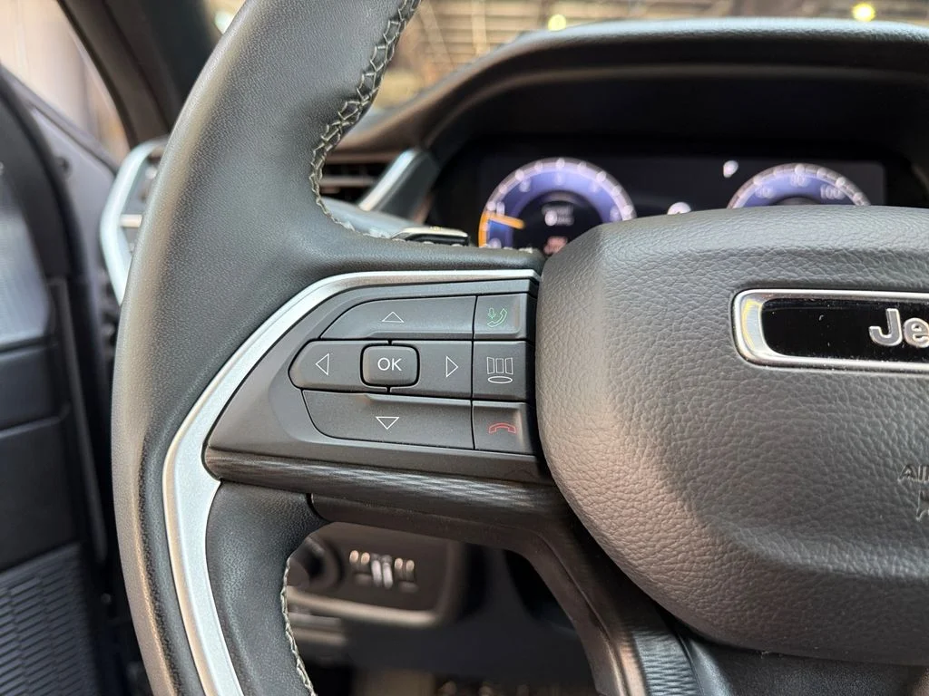 Used 2025 Silver Jeep Altitude image 24