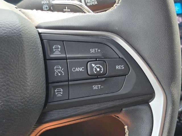 Used 2024 Baltic Gray Metallic Clearcoat Jeep Altitude X image 19