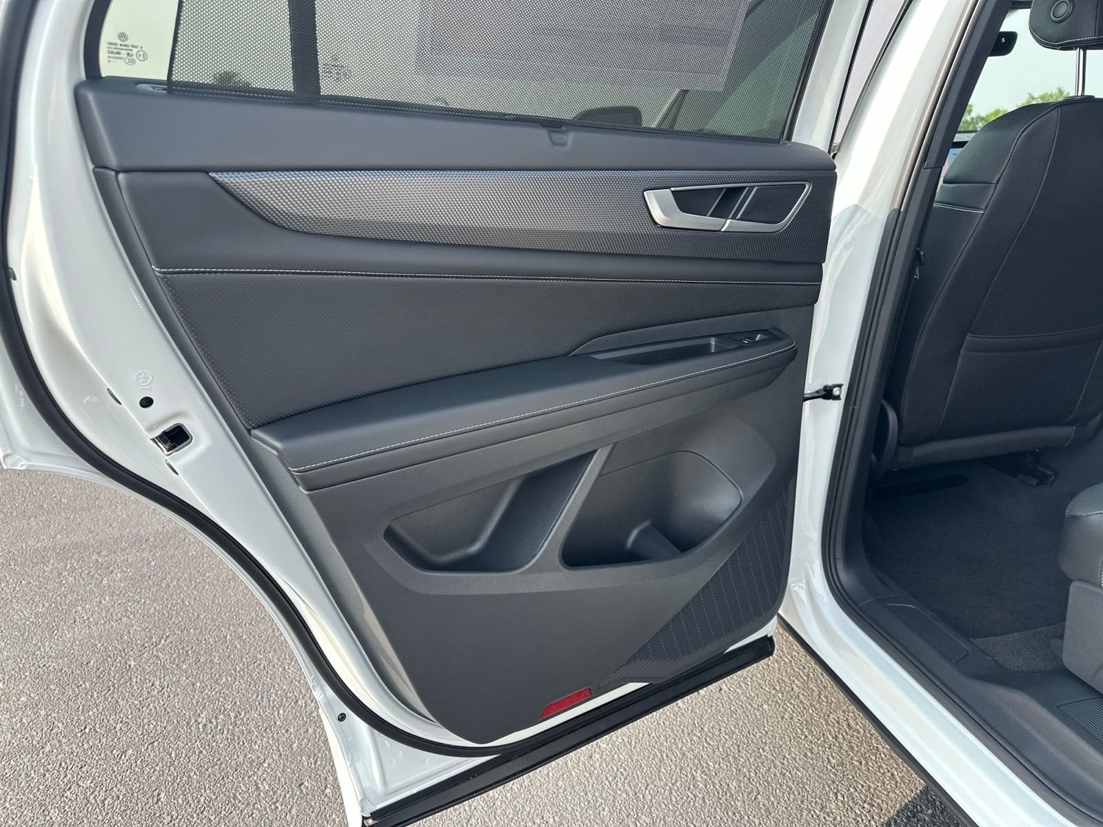 New 2026 White/off-white Volkswagen 2.0T SEL R-Line Black image 25
