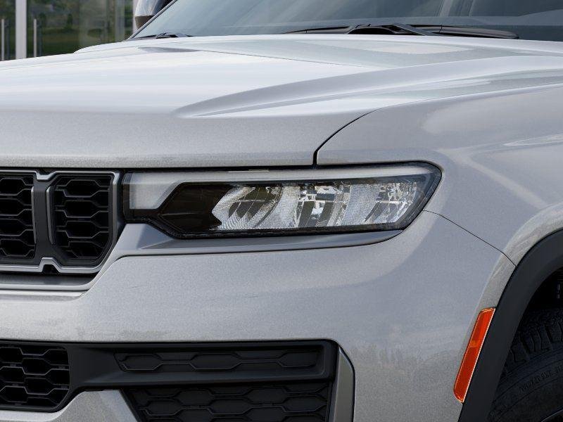 Used 2026 Silver Zynith Exterior Paint Jeep GRAND CHEROKEE LAREDO ALTITUDE image 10