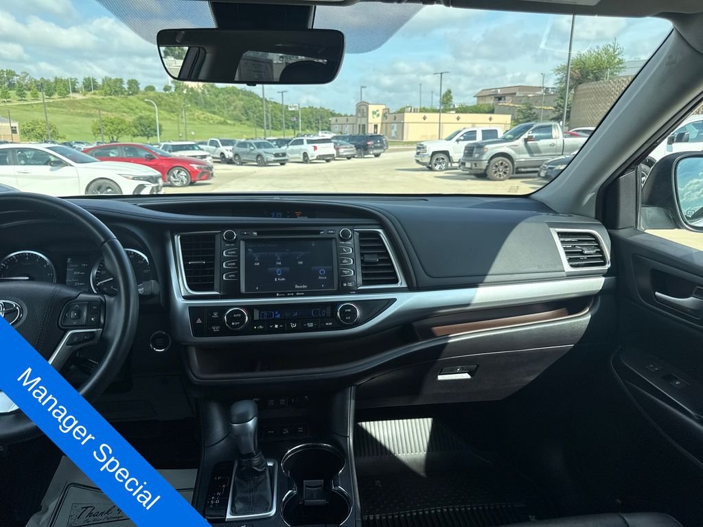 Used 2019 Red Toyota XLE image 18