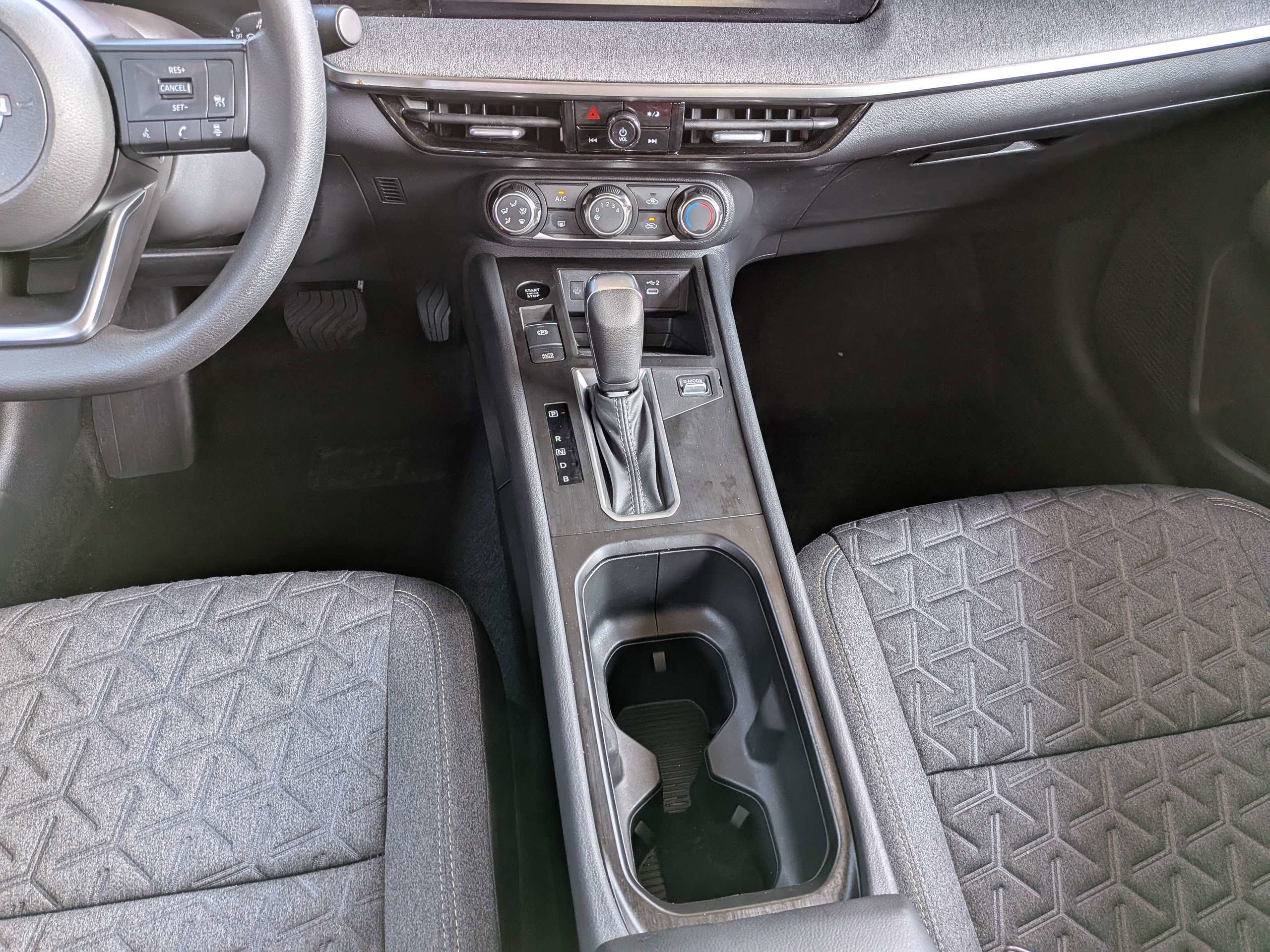 Used 2025 Gray Nissan SV image 13