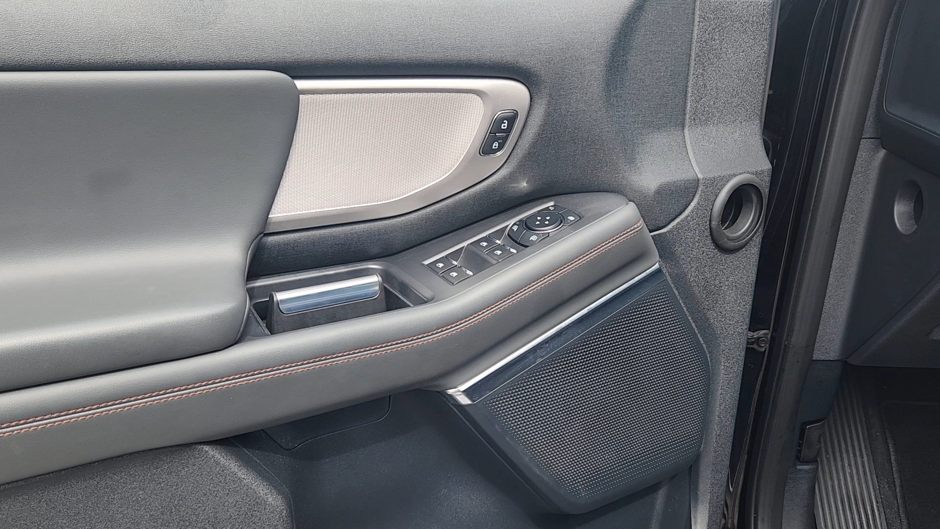 Used 2025 Agate Black Metallic Ford Active image 17