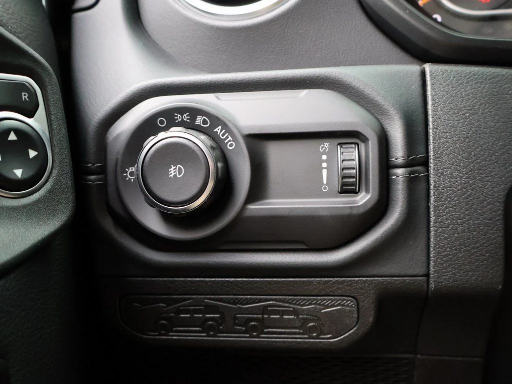 2026 Jeep Wrangler 4-Door Sahara - Photo 30