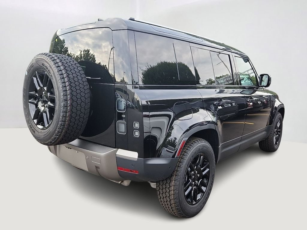Used 2026 Santorini Black Metallic Land Rover S image 3