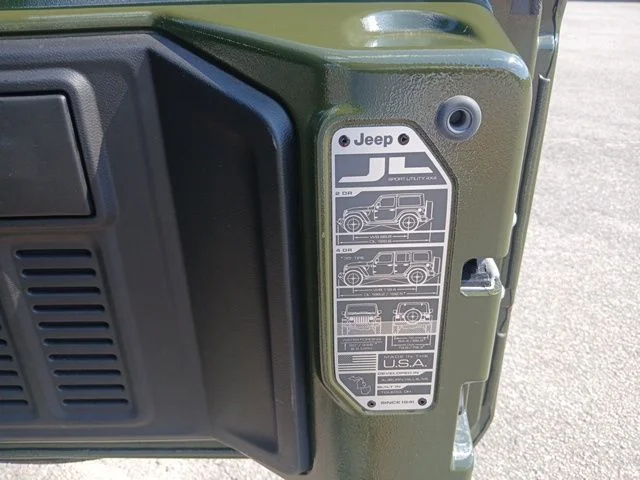 Used 2023 Green Jeep Sport image 10