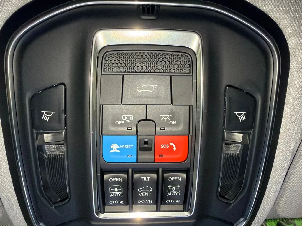 Used 2022 Diamond Black Crystal Pearlcoat Jeep 4xe image 44