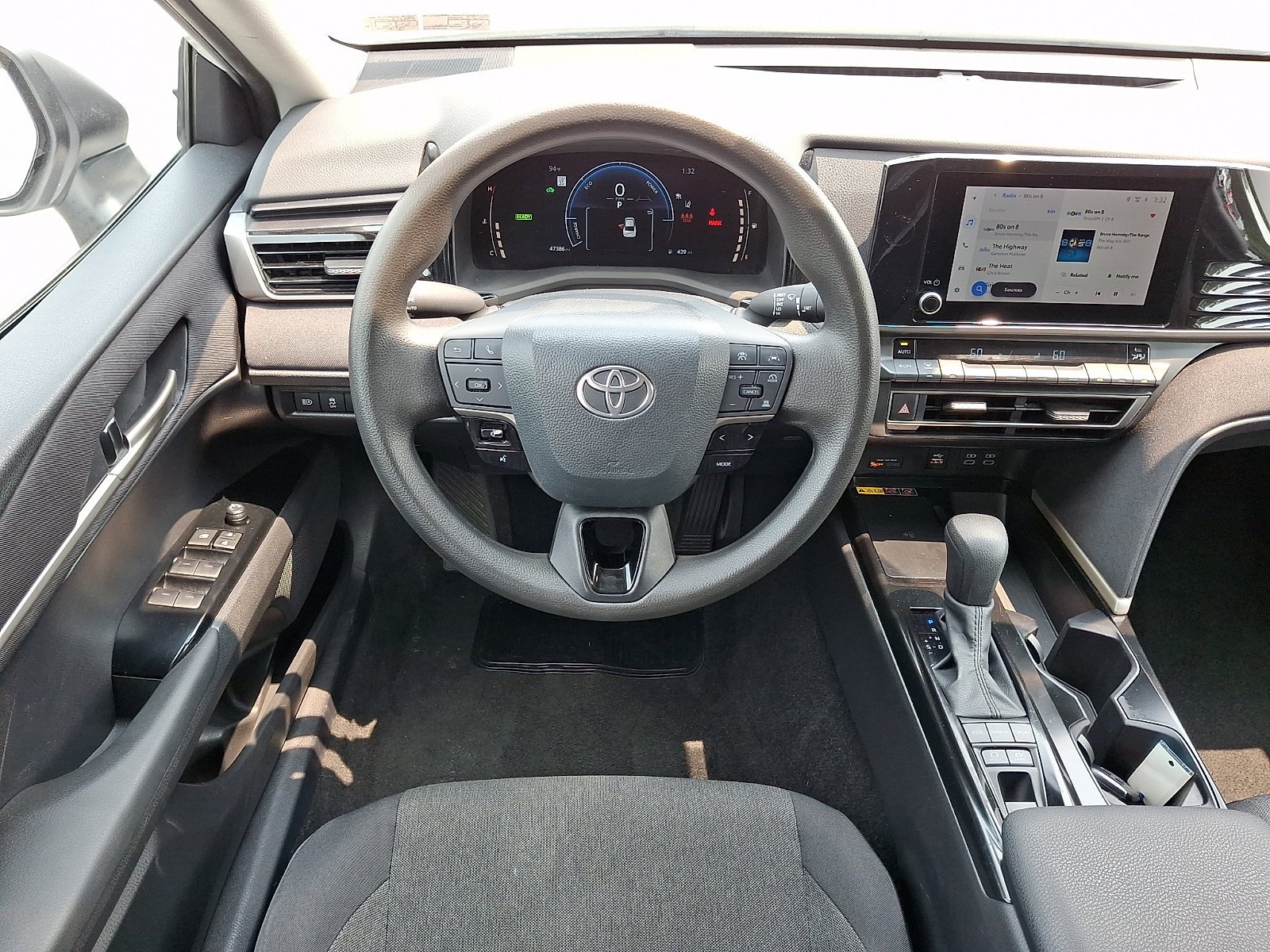 Used 2025 Wind Chill Pearl   089 Toyota LE image 13