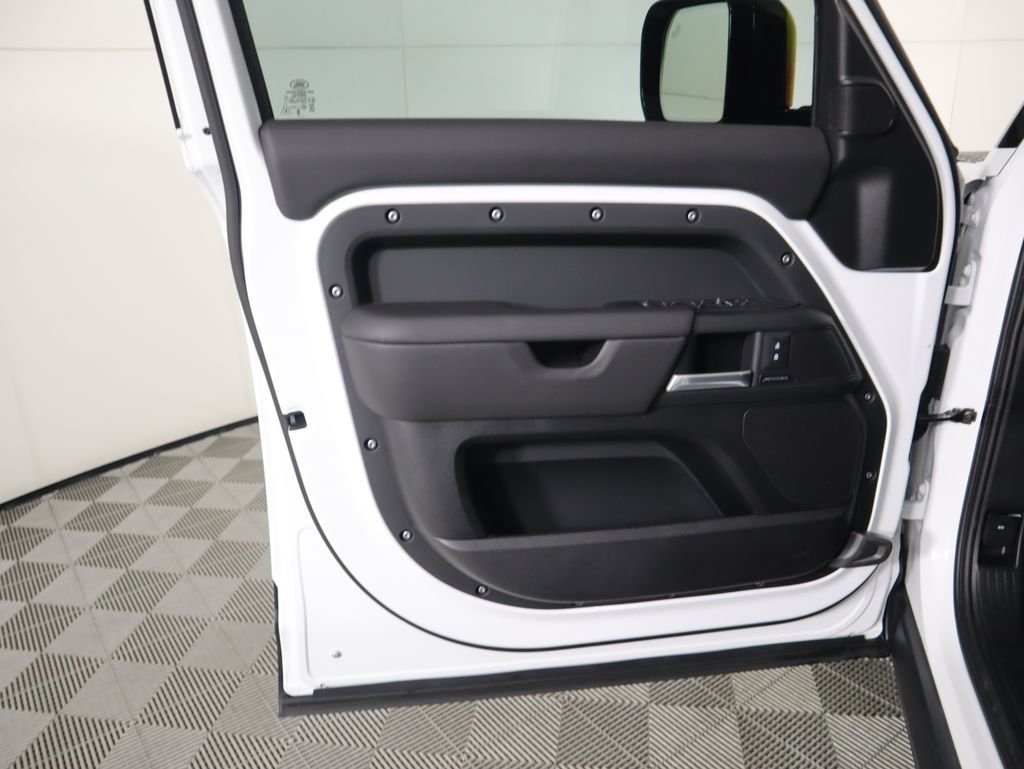 2025 Land Rover Defender S - Photo 26