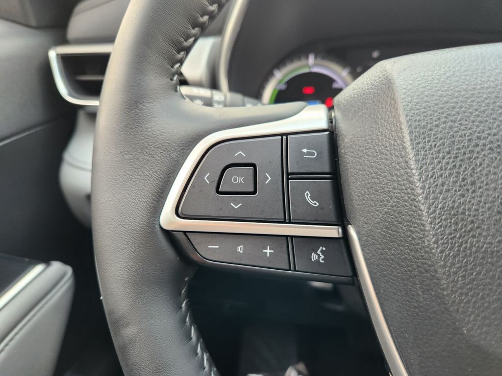 Used 2022 Magnetic Gray Metallic Toyota Platinum image 27