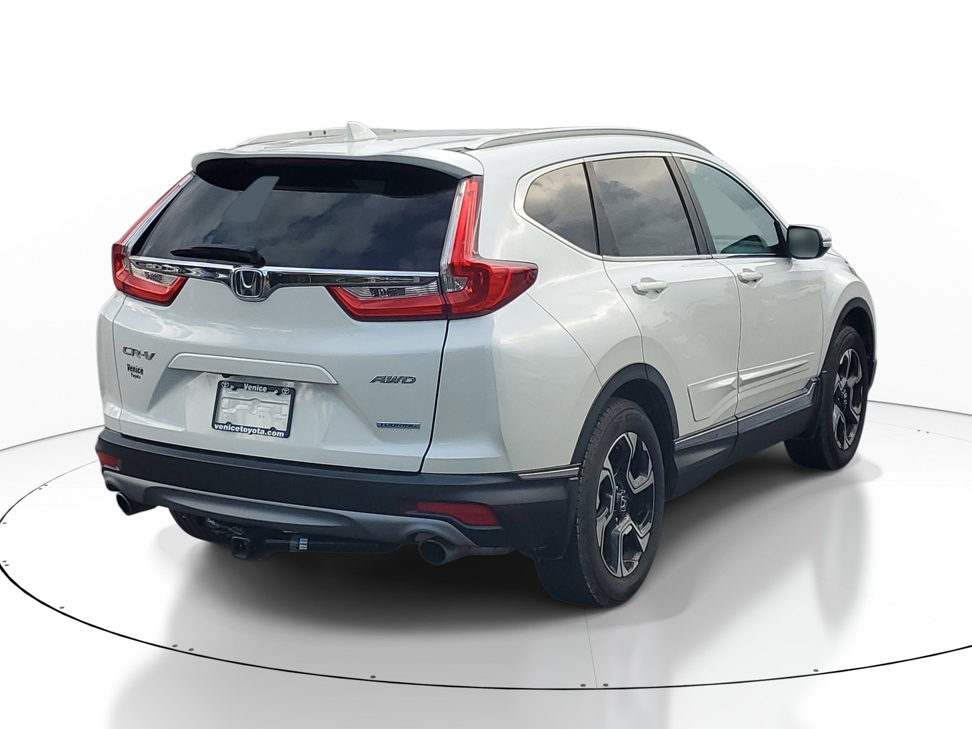 Used 2018 White Diamond Pearl Honda Touring image 5