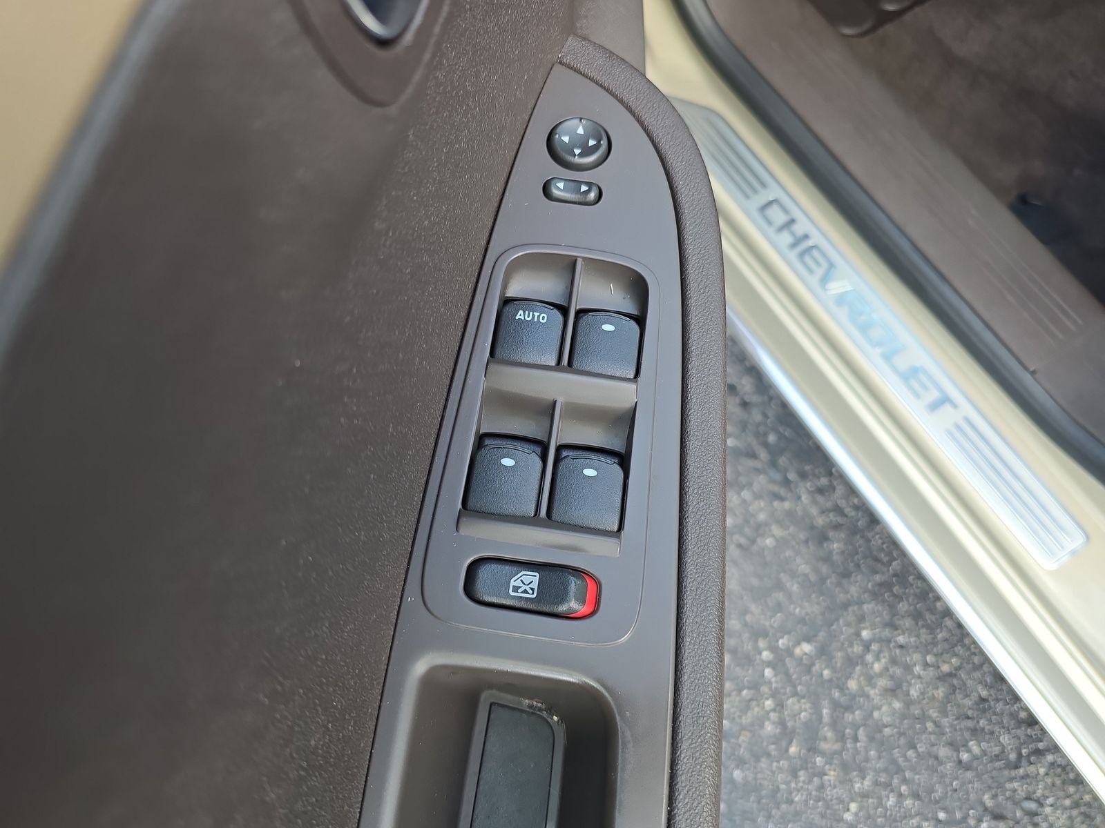 Used 2010 Gold Chevrolet LT image 13