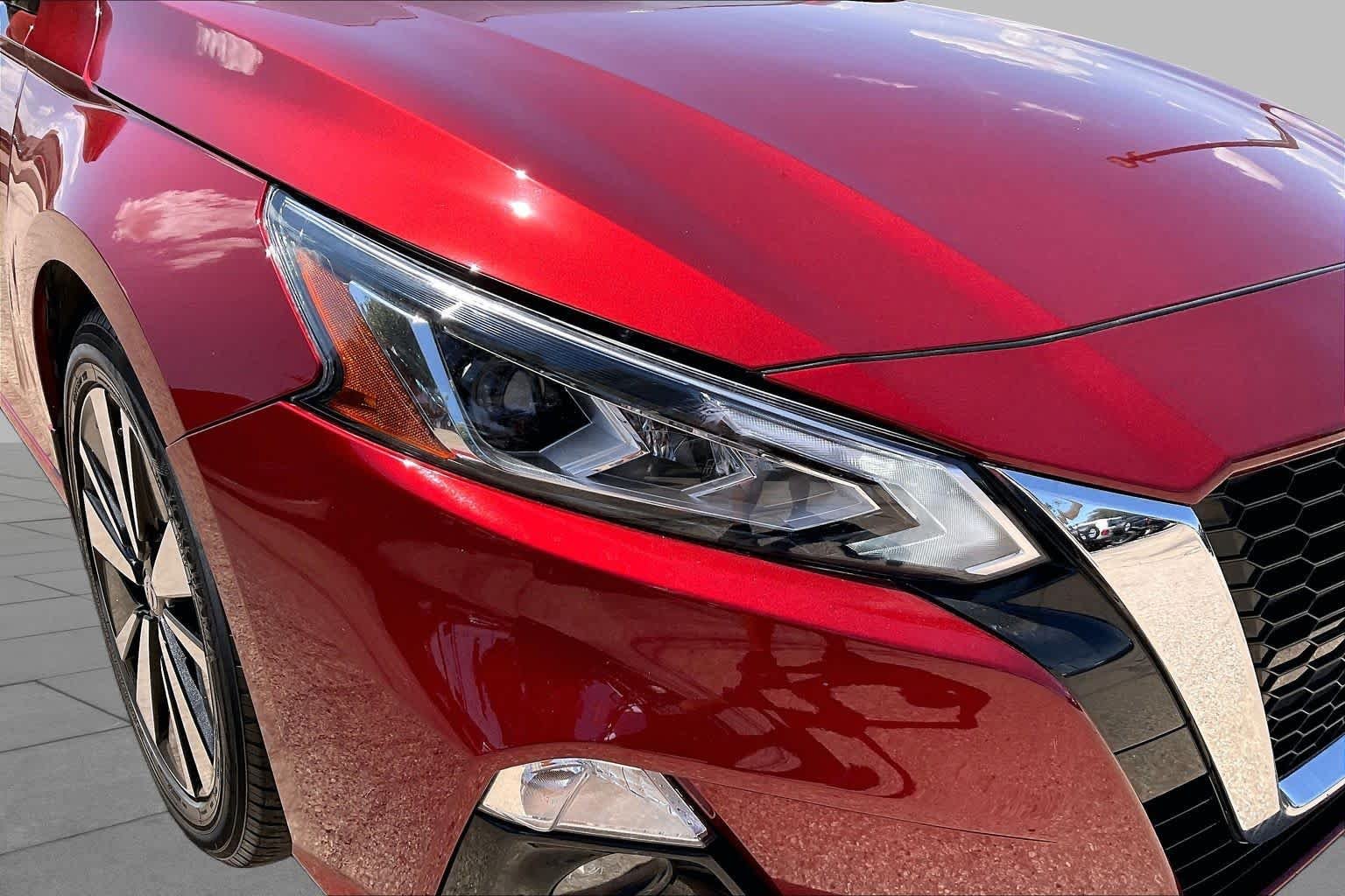 Used 2022 Scarlet Ember Nissan 2.5 SL image 28