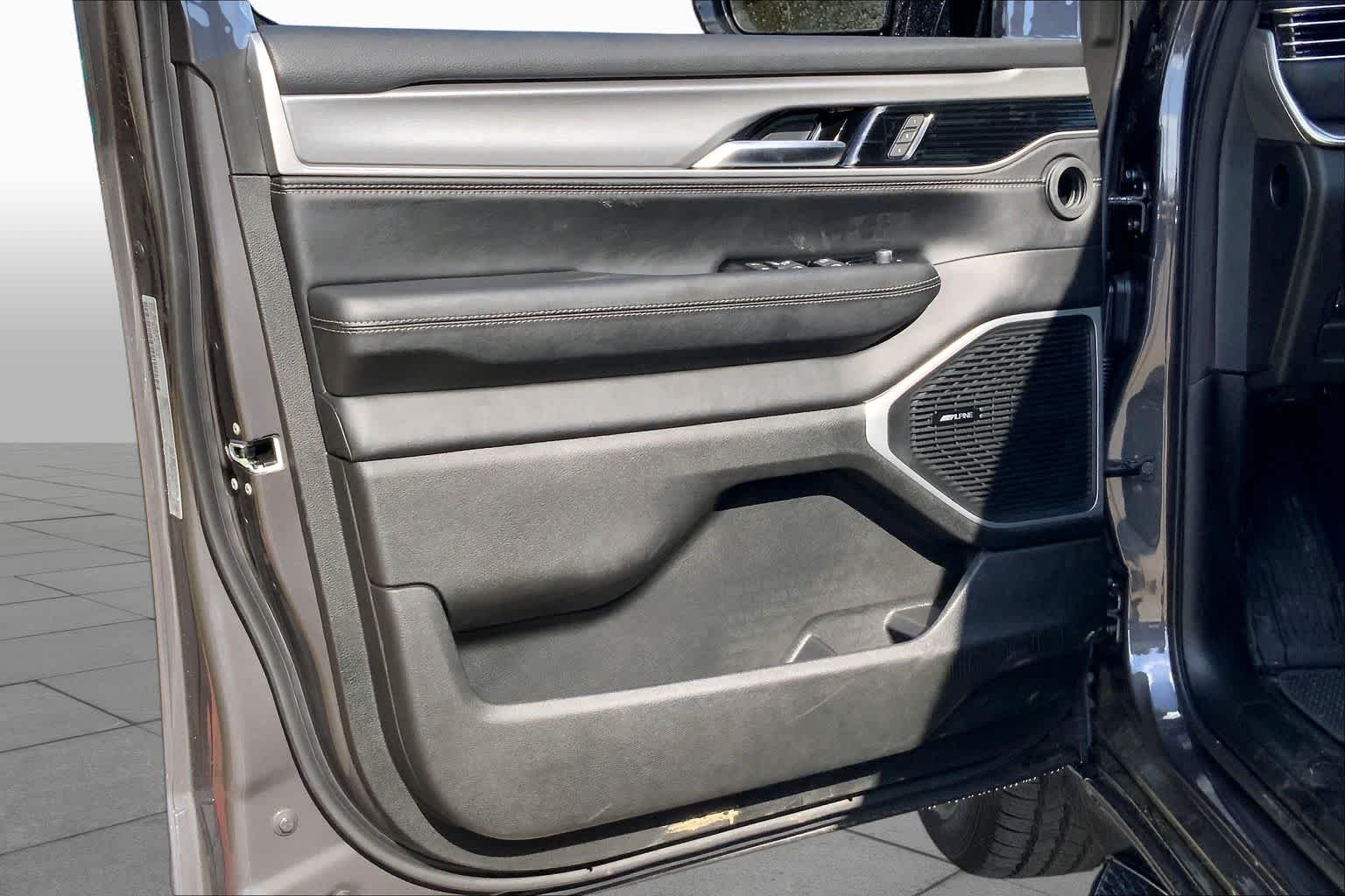 New 2026 Baltic-Gray Metallic Clear-Coat Exterior Paint Jeep Limited Altitude image 10