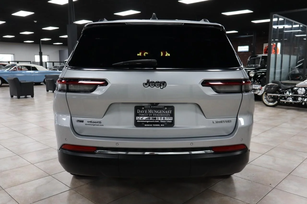 Used 2021 Silver Zynith Jeep Limited image 4