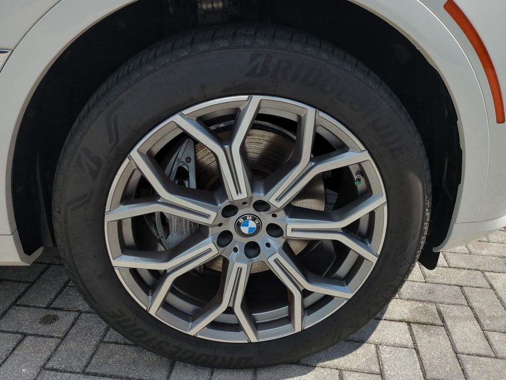 New 2026 Alpine White BMW xDrive40i image 11