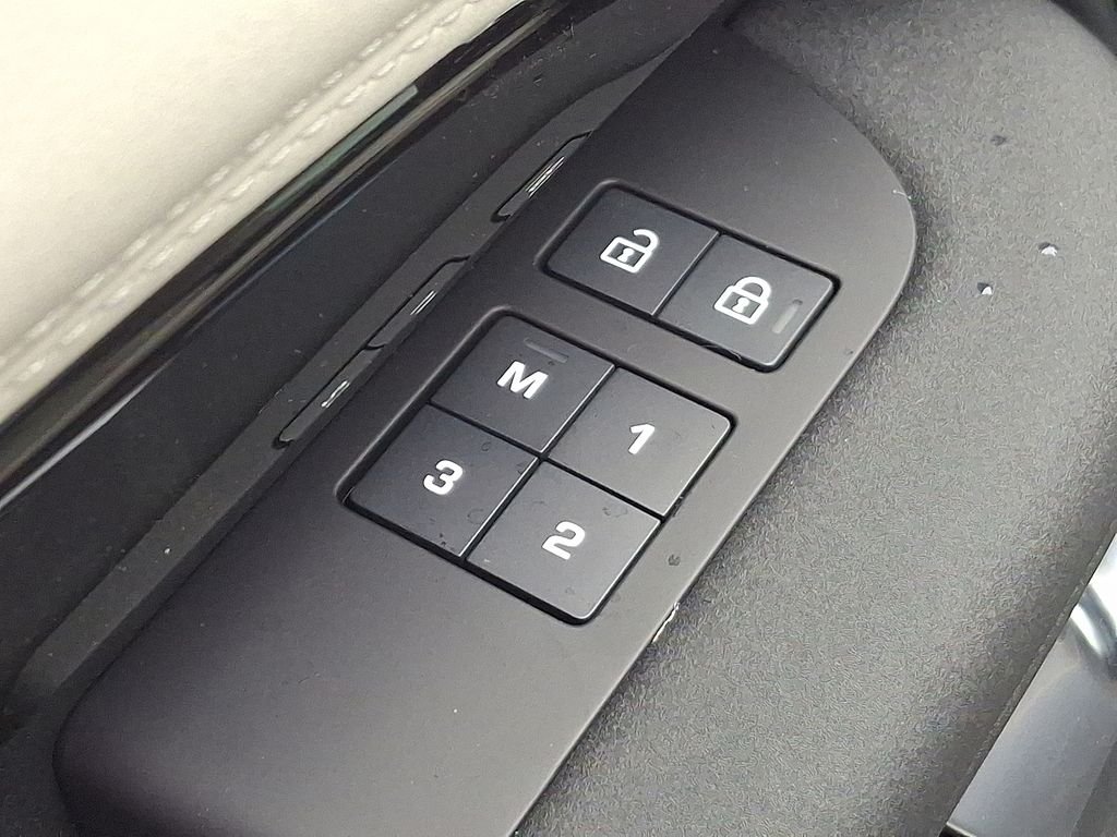 New 2026 Eiger Grey Land Rover S image 19