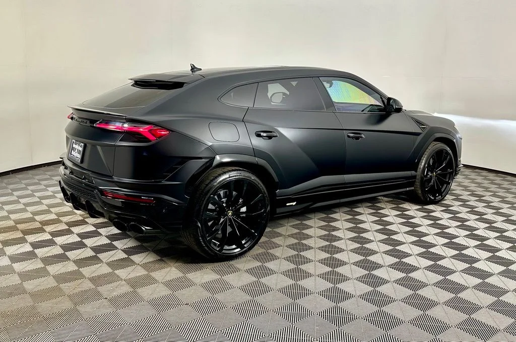 Used 2024 Black Lamborghini S image 8