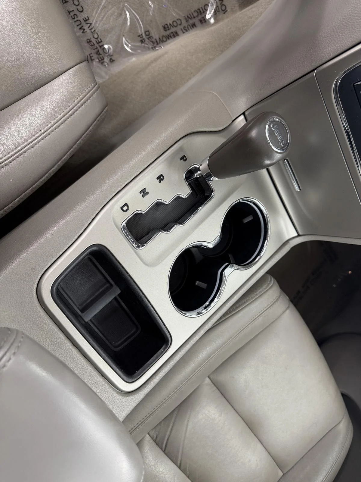 Used 2011 Dark Charcoal Pearl Jeep Laredo image 14