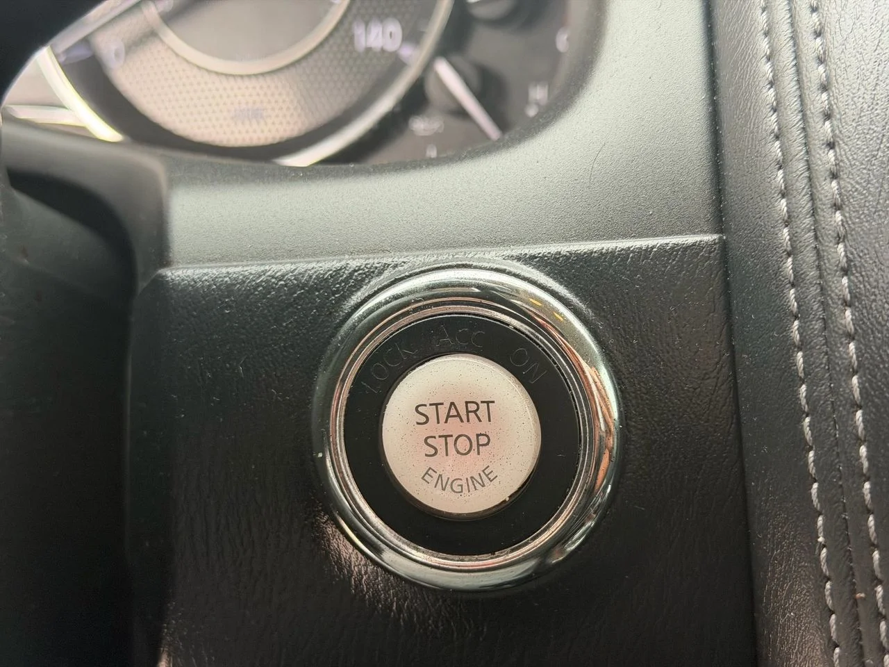 Used 2018 Brilliant Silver Nissan SL image 31