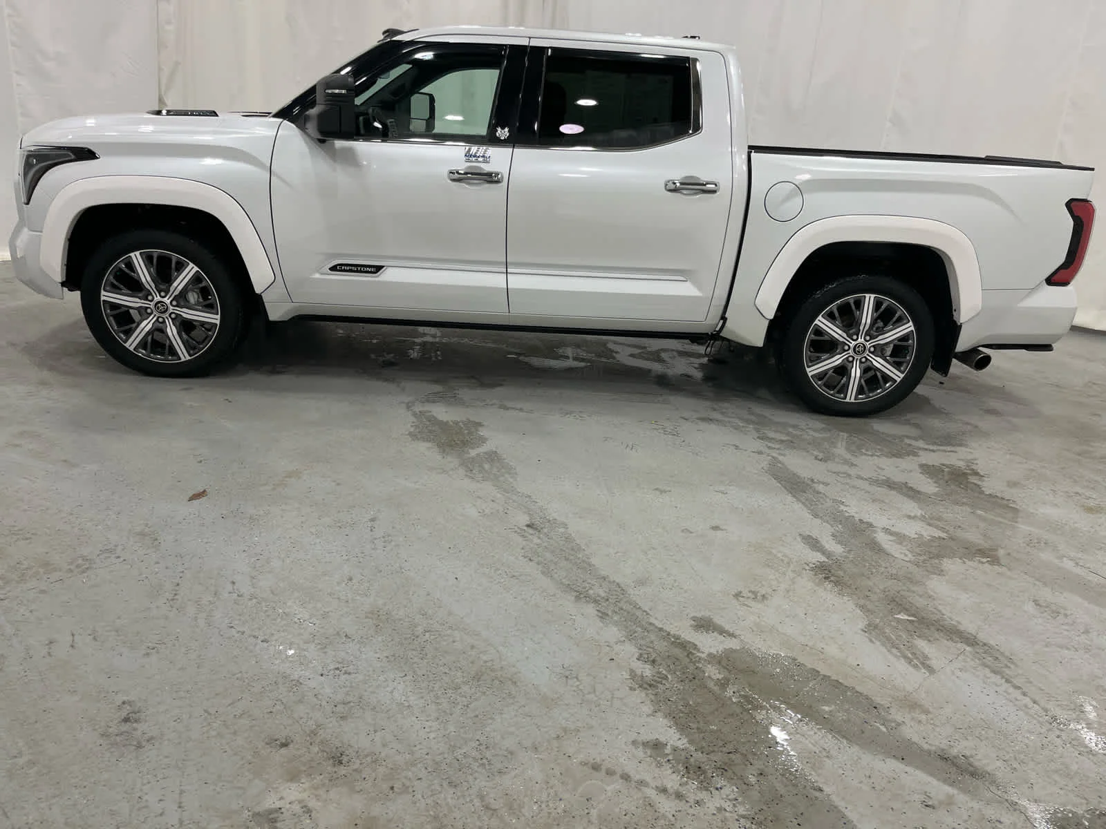 Used 2023  Toyota Capstone Hybrid image 4