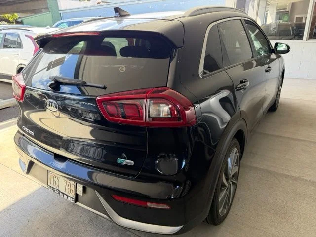 Used 2017 Black Kia Touring image 9